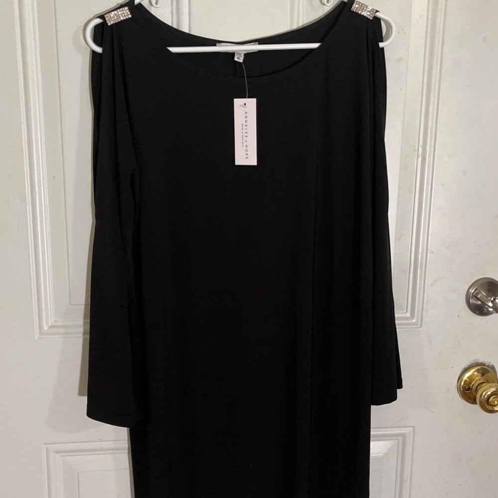 Annalee + Hope black cold shoulder bell sleeved shift dress size XL